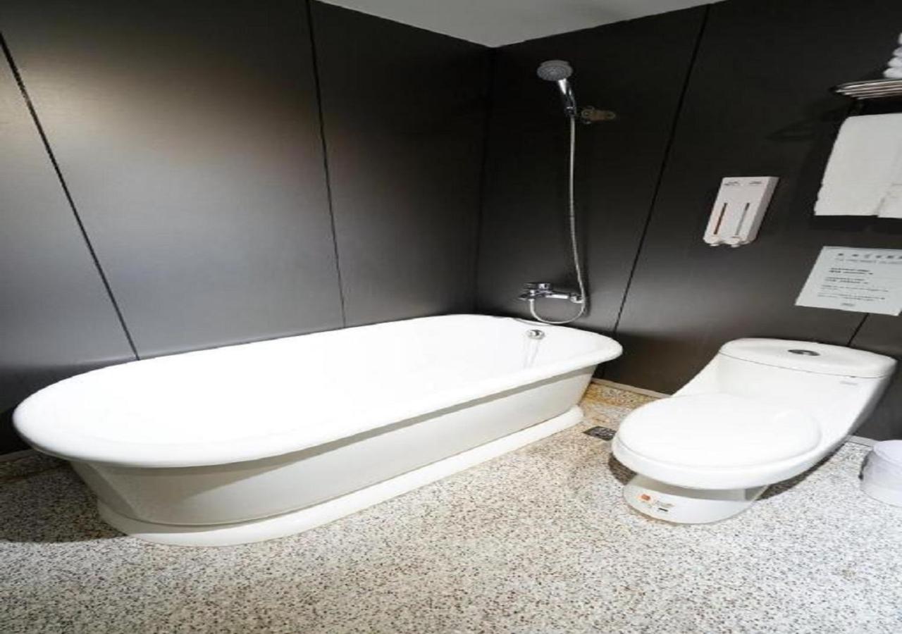 טאיפיי Walker Hotel - Sanchong מראה חיצוני תמונה